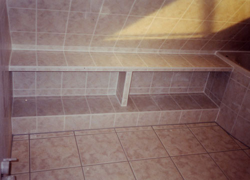 Badaufbauten aus Feinstein und Naturstein