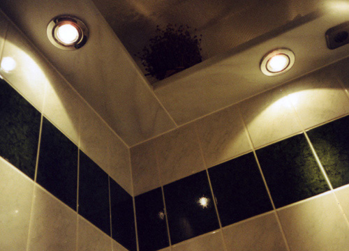 Badaufbauten aus Feinstein und Naturstein