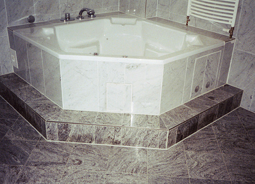 Verlegung von Wand- und Bodenfliesen