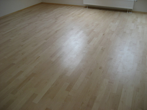 Fußbodenarbeiten - Laminatverlegung, Fliesenteppich